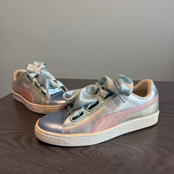 Puma Women’s Basket‎ Heart Bauble FM Sneakers Casual Silver Size 7,5 - Picture 1 of 11